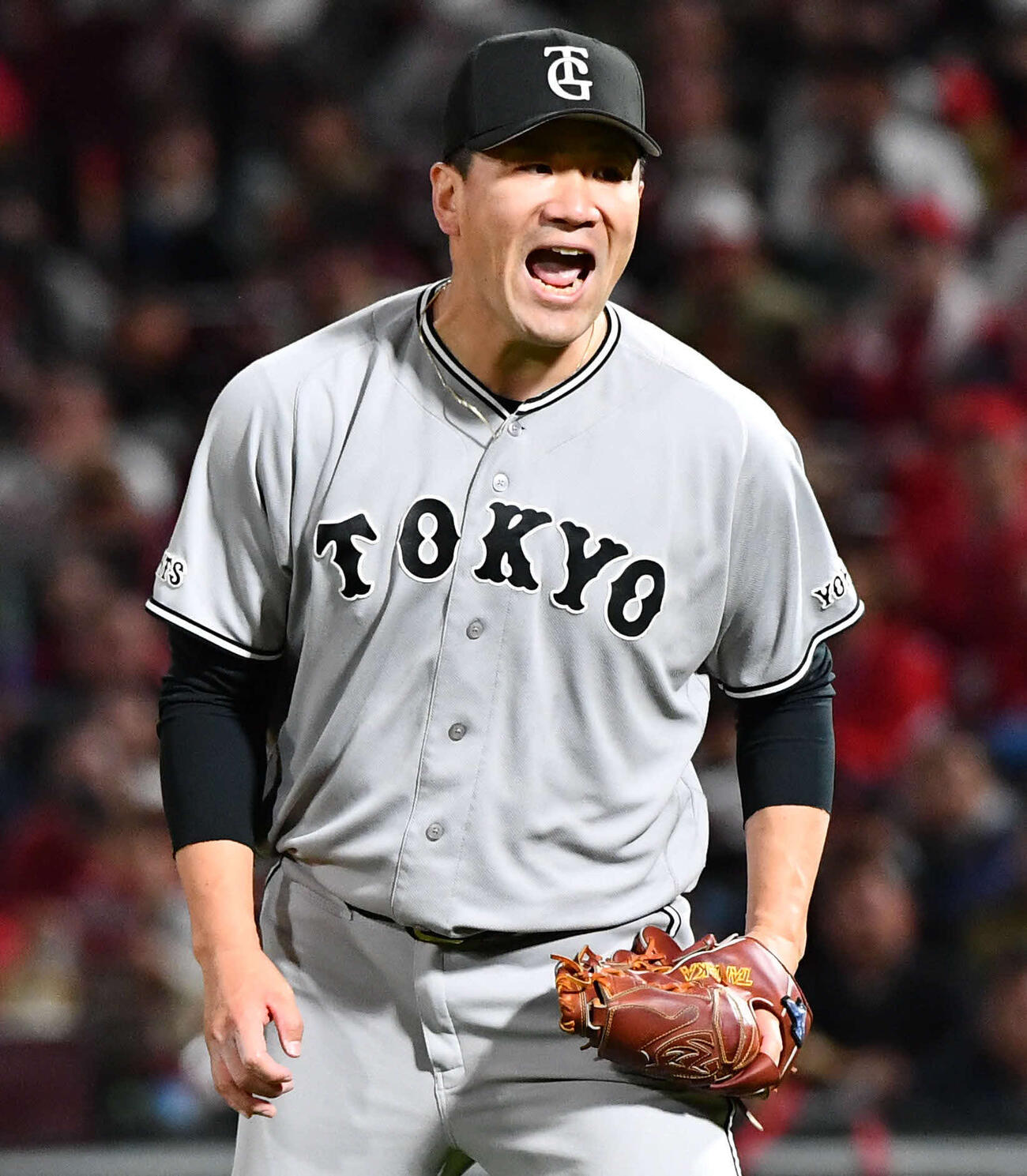 広島対巨人　7回裏広島2死三塁、モンテロを遊ゴロに抑え、雄たけびをあげる田中将（撮影・岩下翔太）
