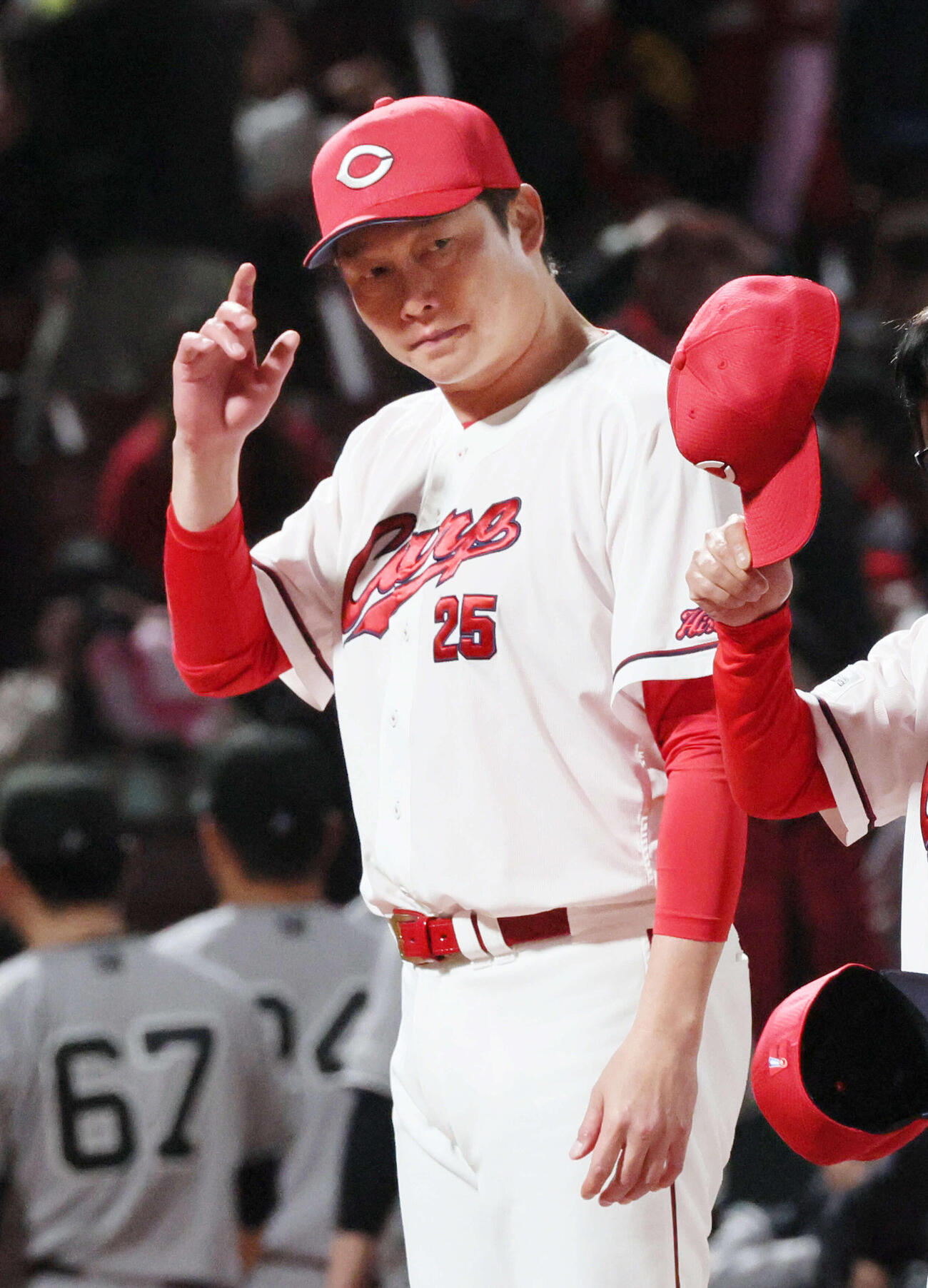 広島対巨人　敗れた新井監督（撮影・加藤孝規）