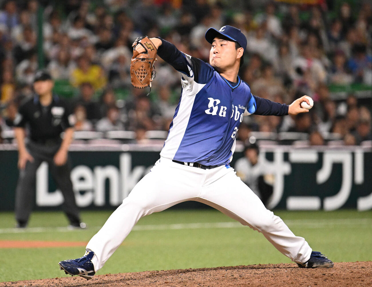ソフトバンク対西武　西武2番手投手の岩城（撮影・林敢治）