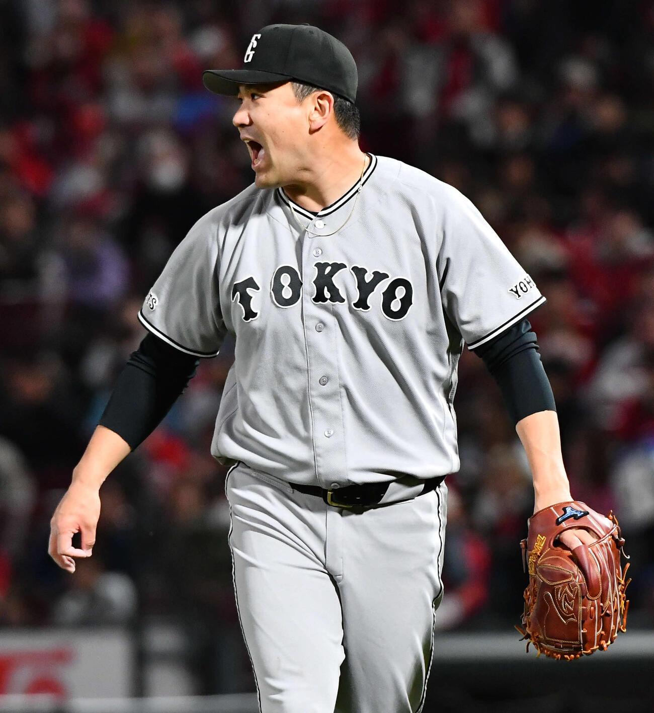 広島対巨人　4回裏広島2死二塁、佐々木を遊ゴロに仕留め雄たけびをあげる田中将（撮影・岩下翔太）