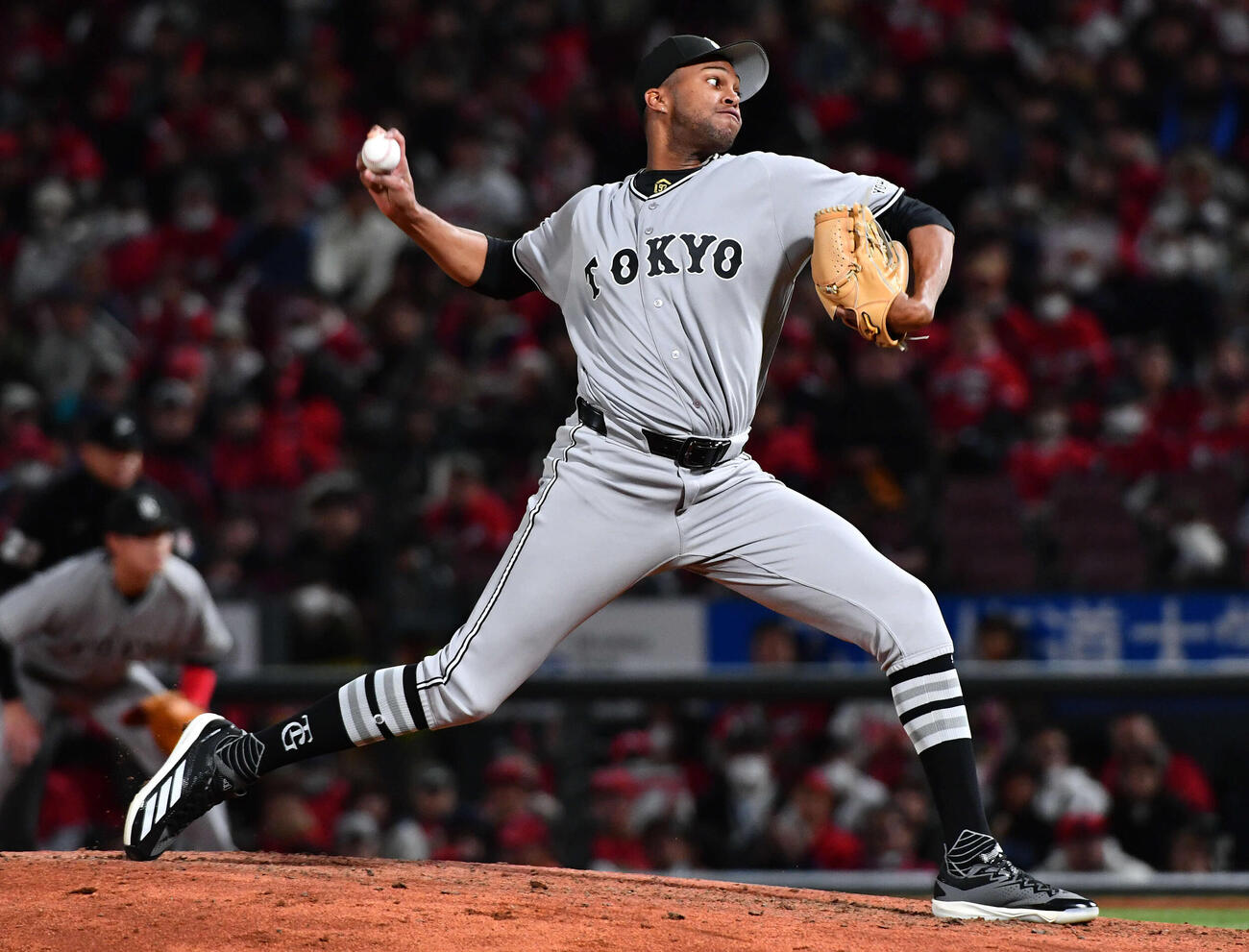 広島対巨人　9回裏から登板した、巨人3番手のマルティネス（撮影・岩下翔太）