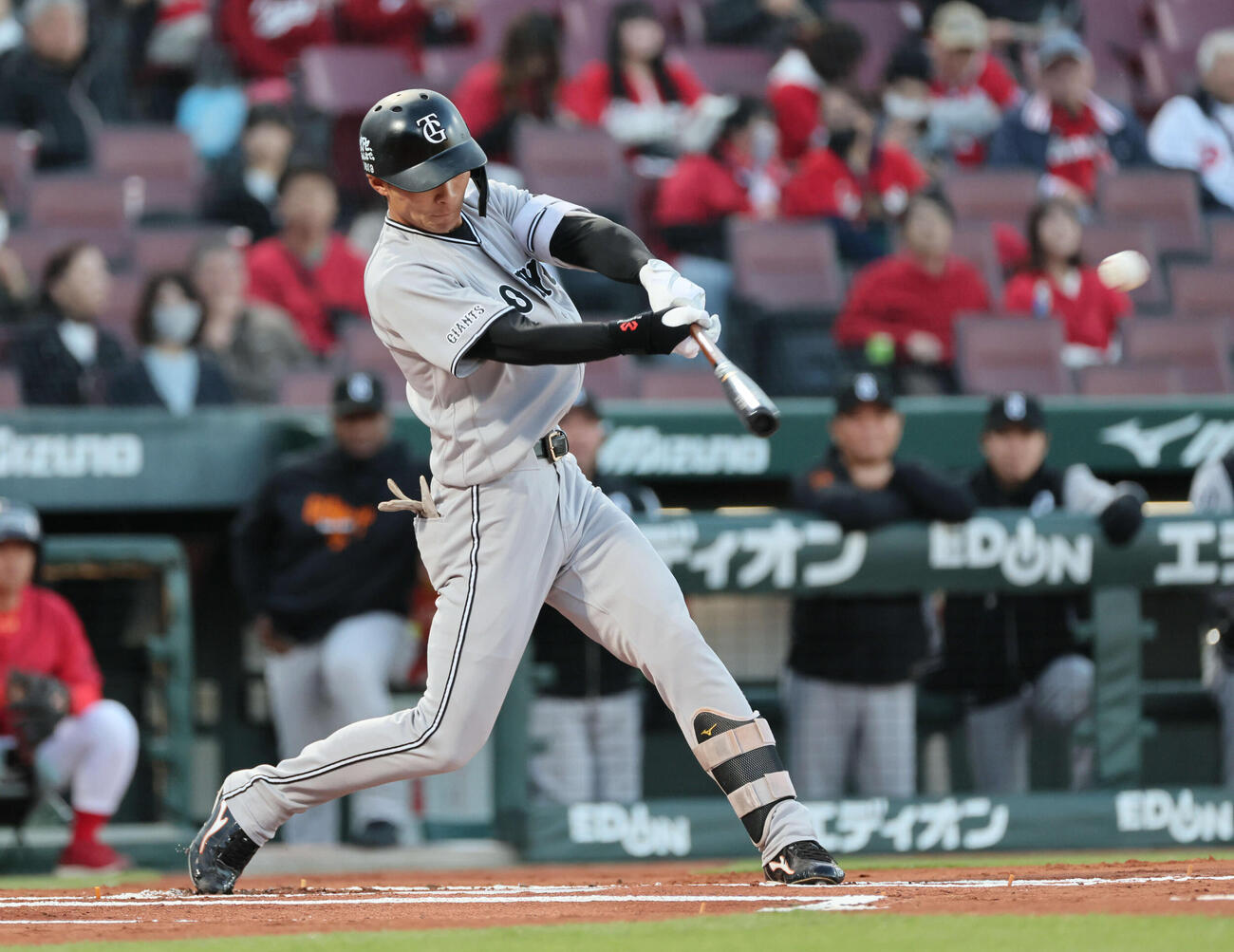 広島対巨人　1回表巨人無死、平山のプロ初打席は中飛（撮影・加藤孝規）