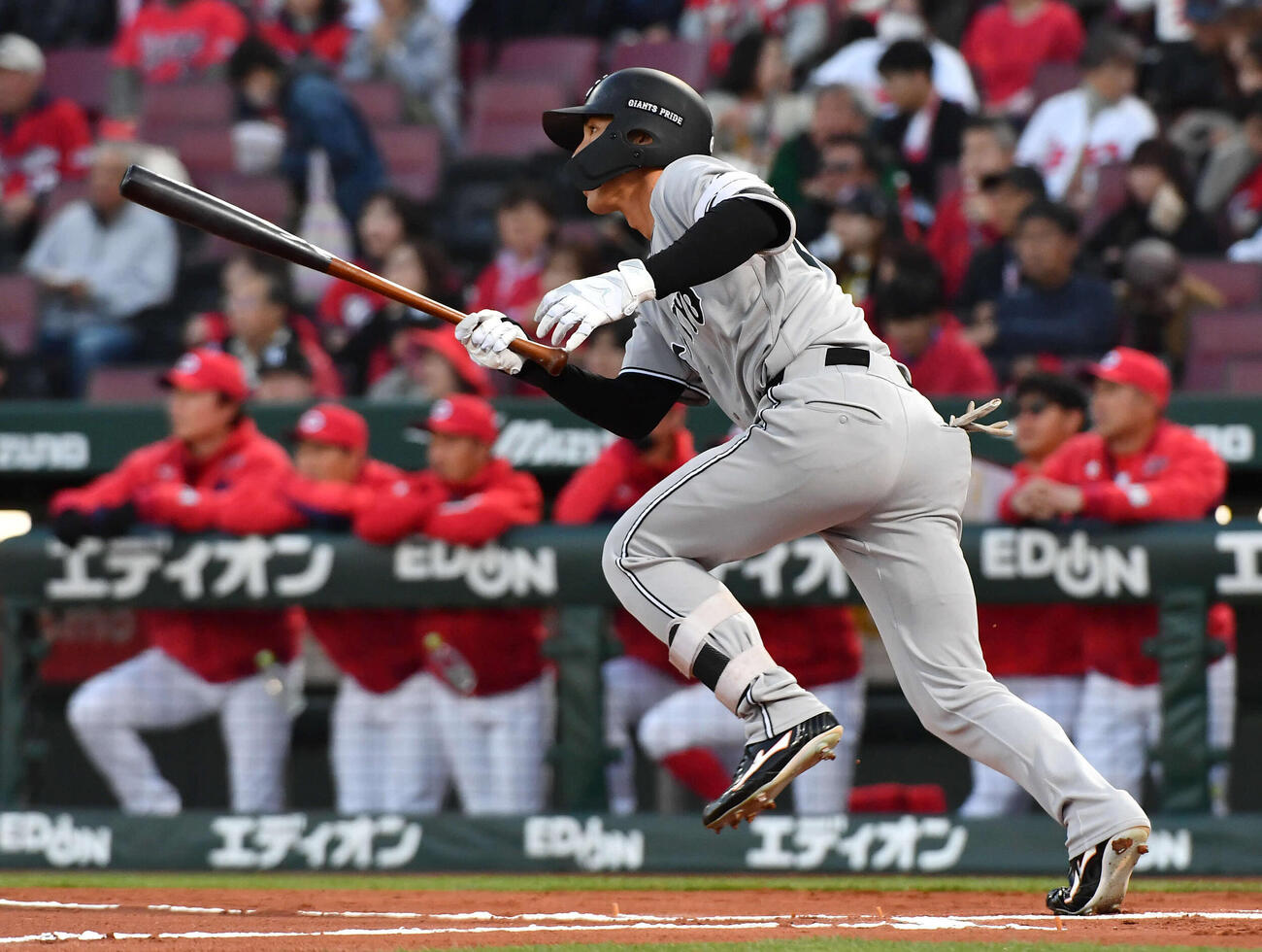 広島対巨人　1回表巨人無死、中飛に倒れた平山（撮影・岩下翔太）