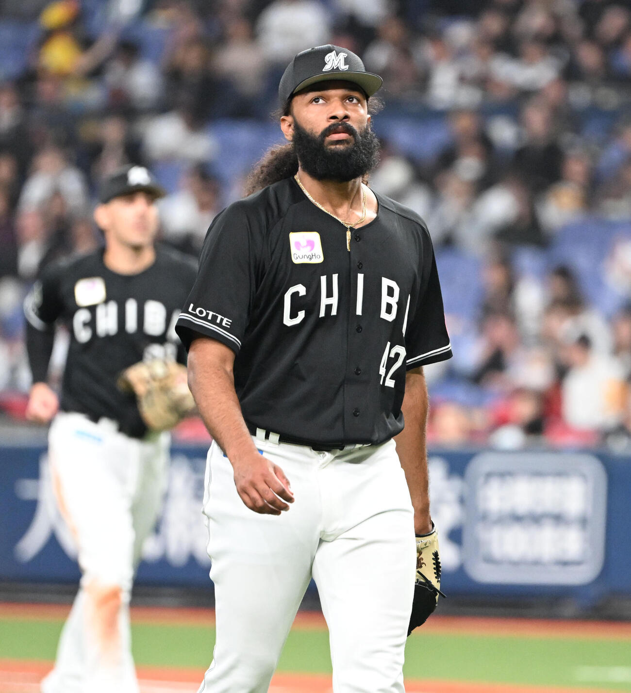 オリックス対ロッテ　5回裏に3失点しベンチに戻るロッテ・ジャクソン（撮影・和賀正仁）