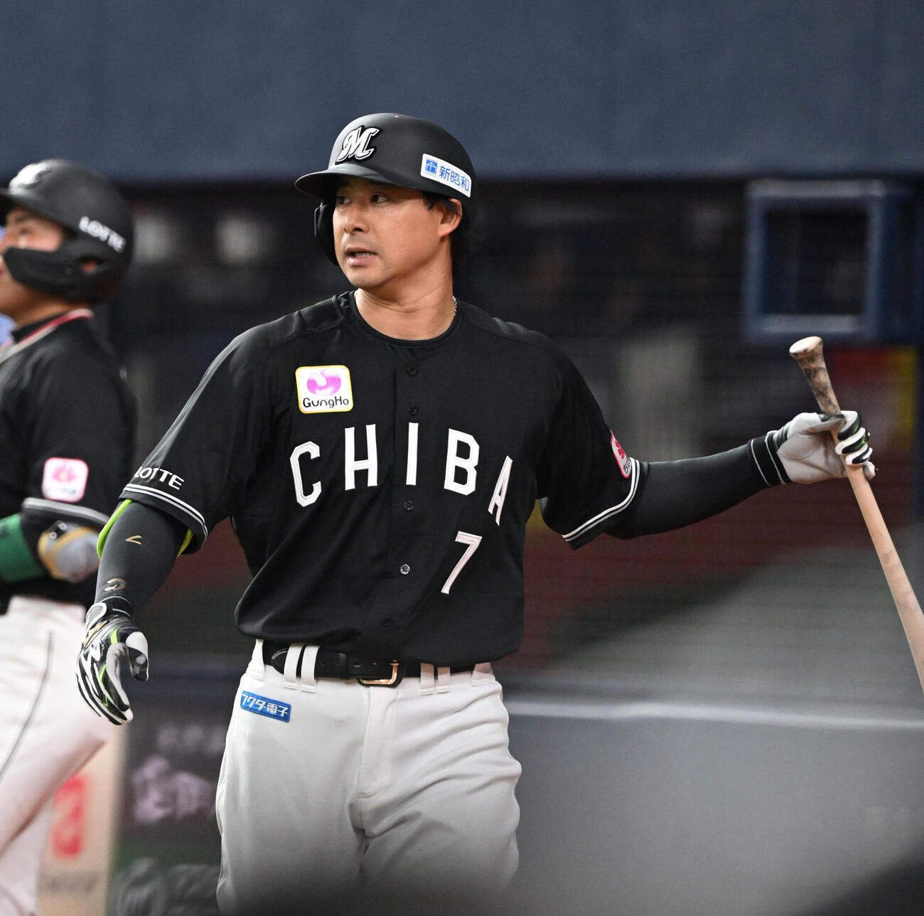 オリックス対ロッテ　7回表ロッテ1死、二ゴロに倒れた藤岡（撮影・和賀正仁）
