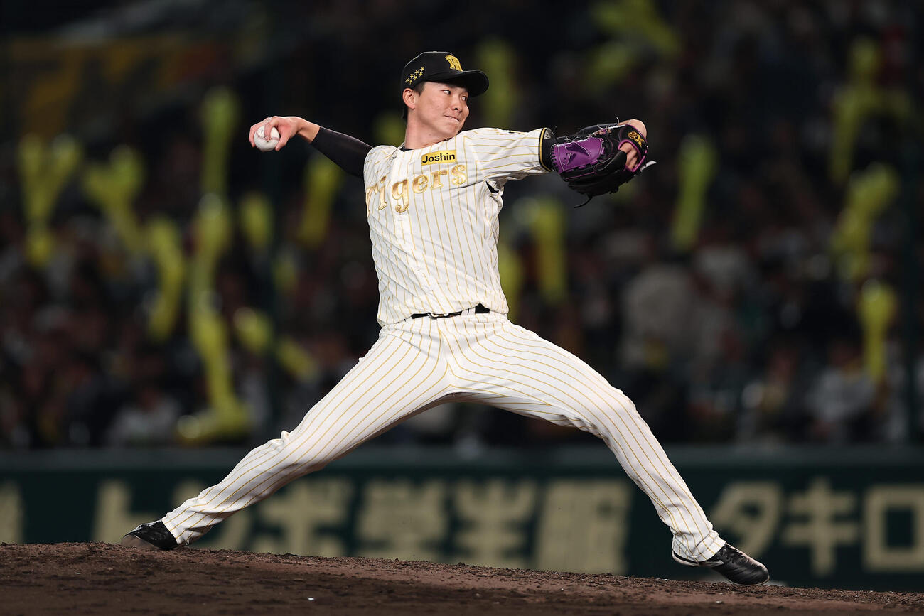 阪神対ヤクルト　3番手で登板し力投する阪神湯浅（撮影・前田充）
