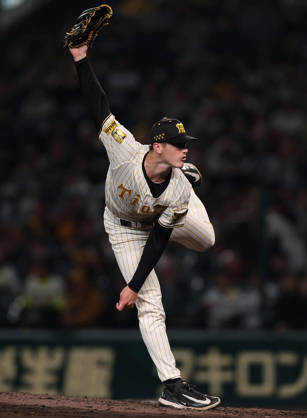 阪神対ヤクルト　力投する阪神先発のルーカス（撮影・前田充）