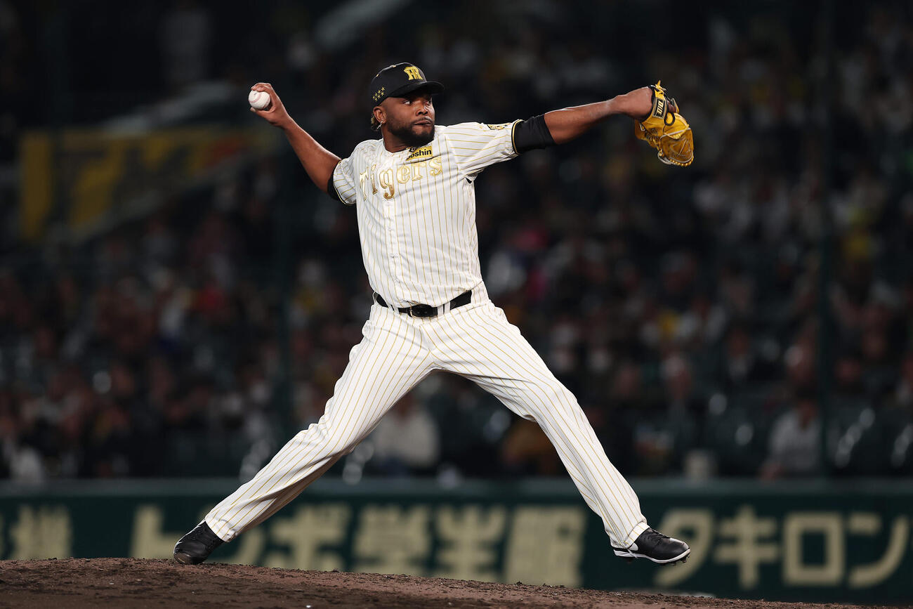阪神対ヤクルト　阪神4番手のドリス（撮影・前田充）