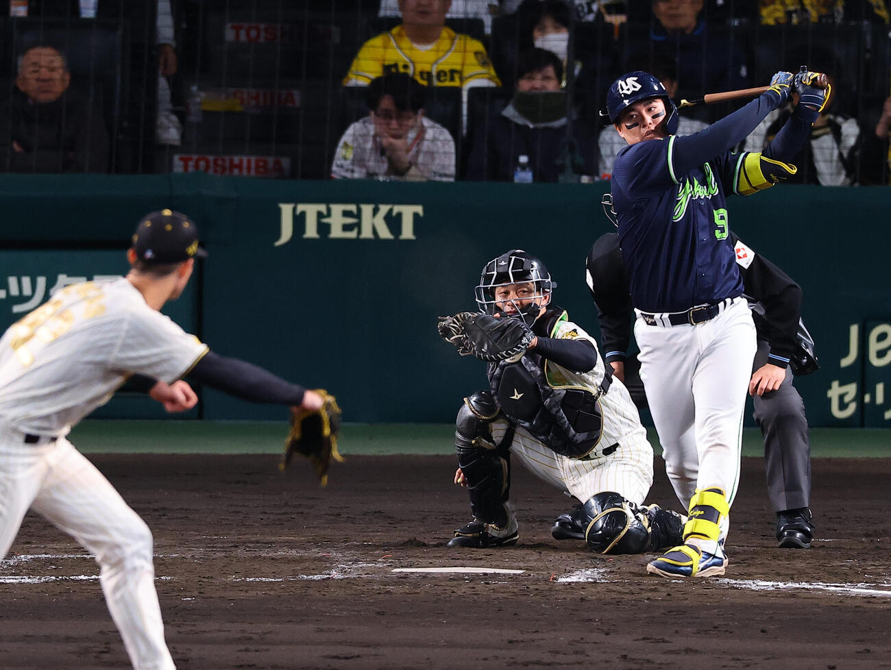 阪神対ヤクルト　5回表ヤクルト1死二、三塁、北村は三振に倒れる（撮影・上田博志）