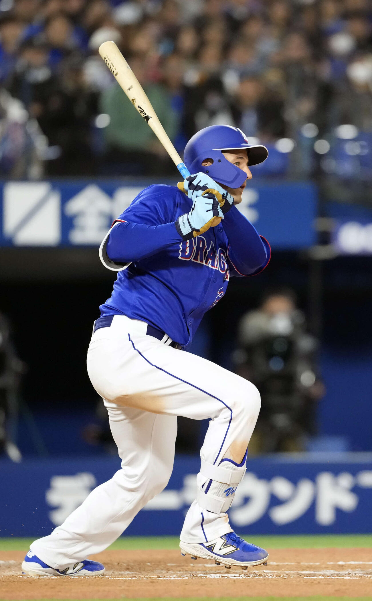 DeNA対中日　11回表中日1死満塁、勝ち越しの適時打を放つボスラー（撮影・小島史椰）