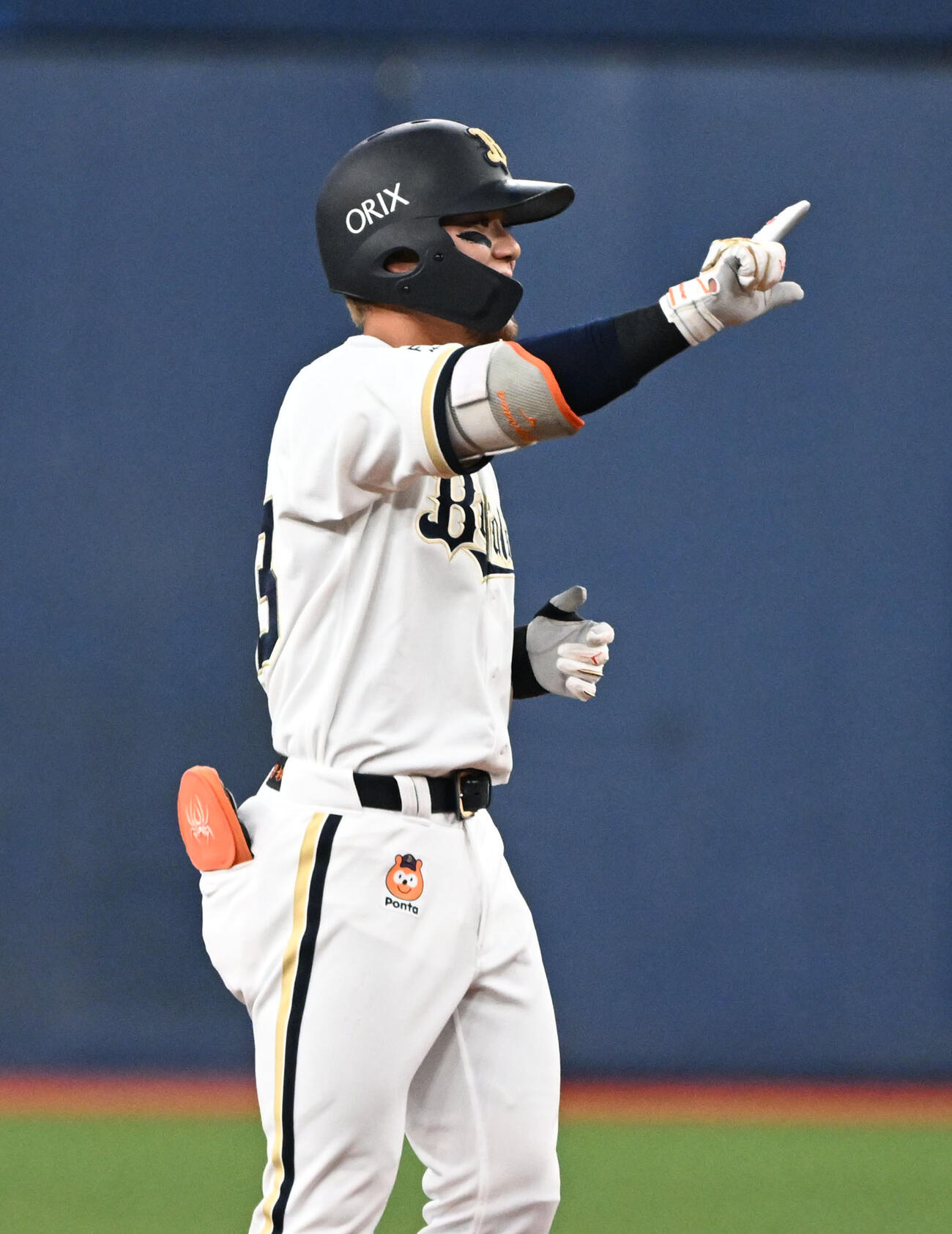 オリックス対ロッテ　6回裏オリックス2死二塁、一塁線を破る適時二塁打を放つ杉沢（撮影・和賀正仁）