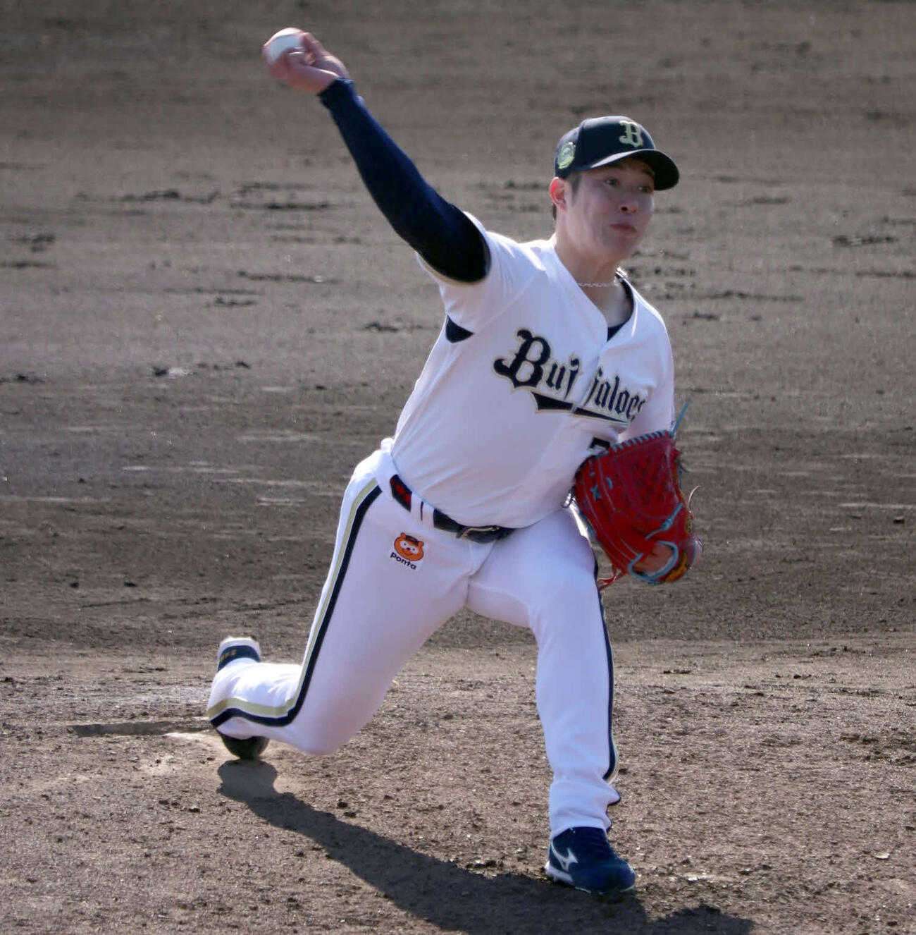阪神戦で7回から2番手で登板したオリックス吉田