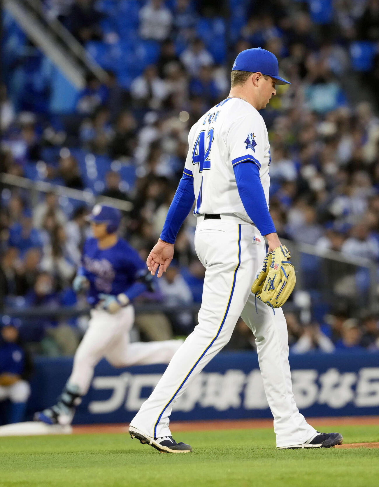 DeNA対中日　1回表中日2死三塁、細川から先制2点本塁打を浴びるコックス（撮影・小島史椰）