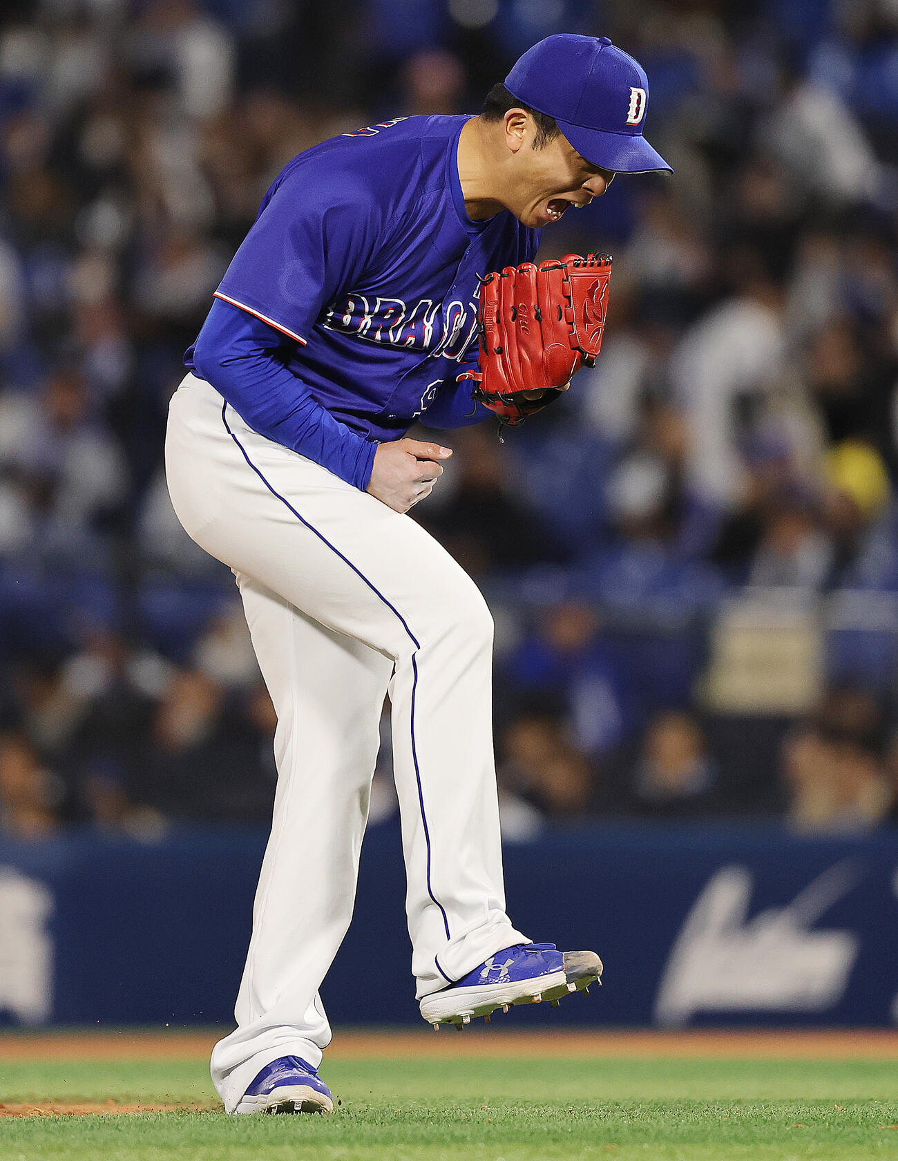 DeNA対中日　勝利を決めほえる中日松山（撮影・野上伸悟）