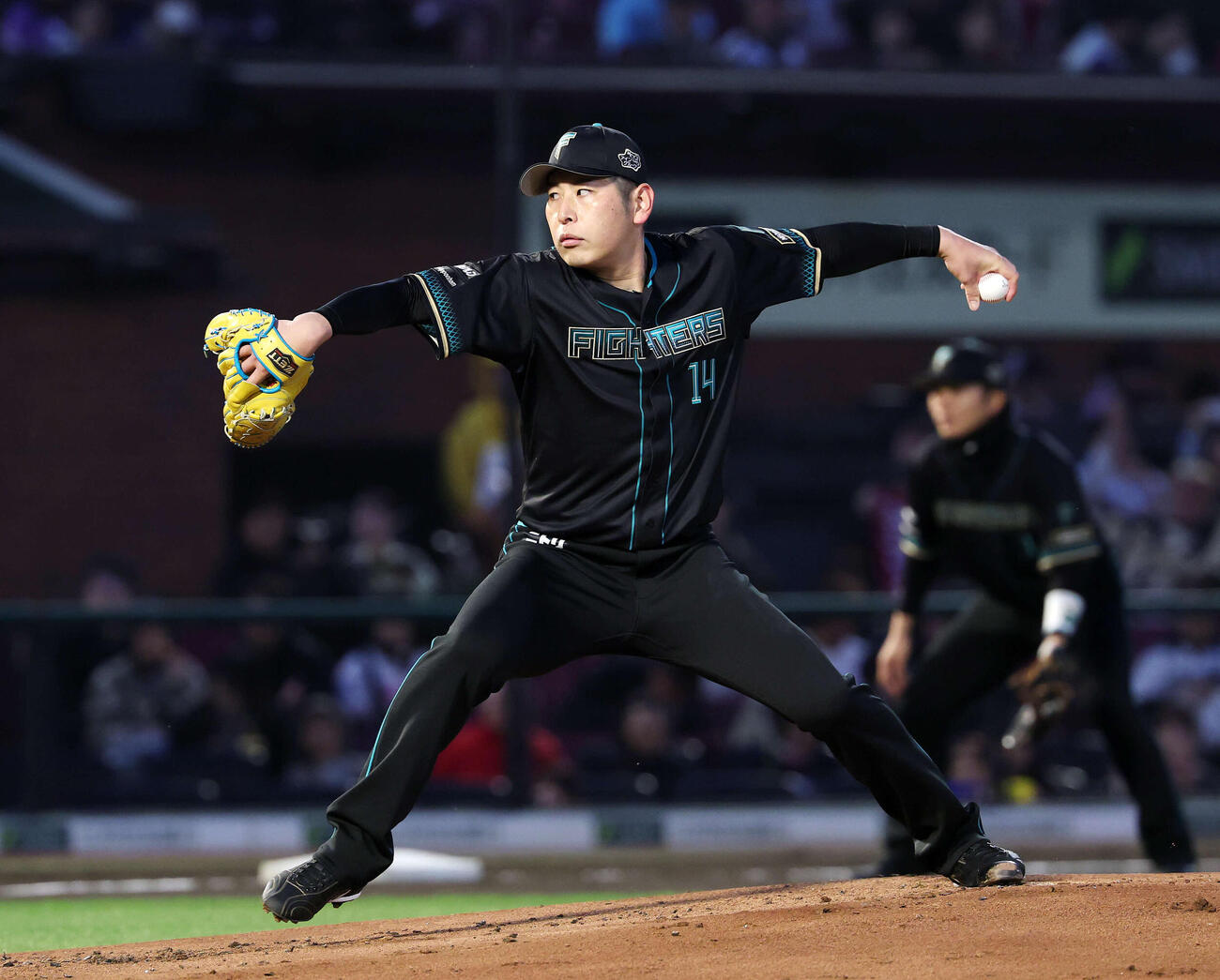 楽天対日本ハム　力投する日本ハム先発の加藤貴（撮影・鈴木正人）　