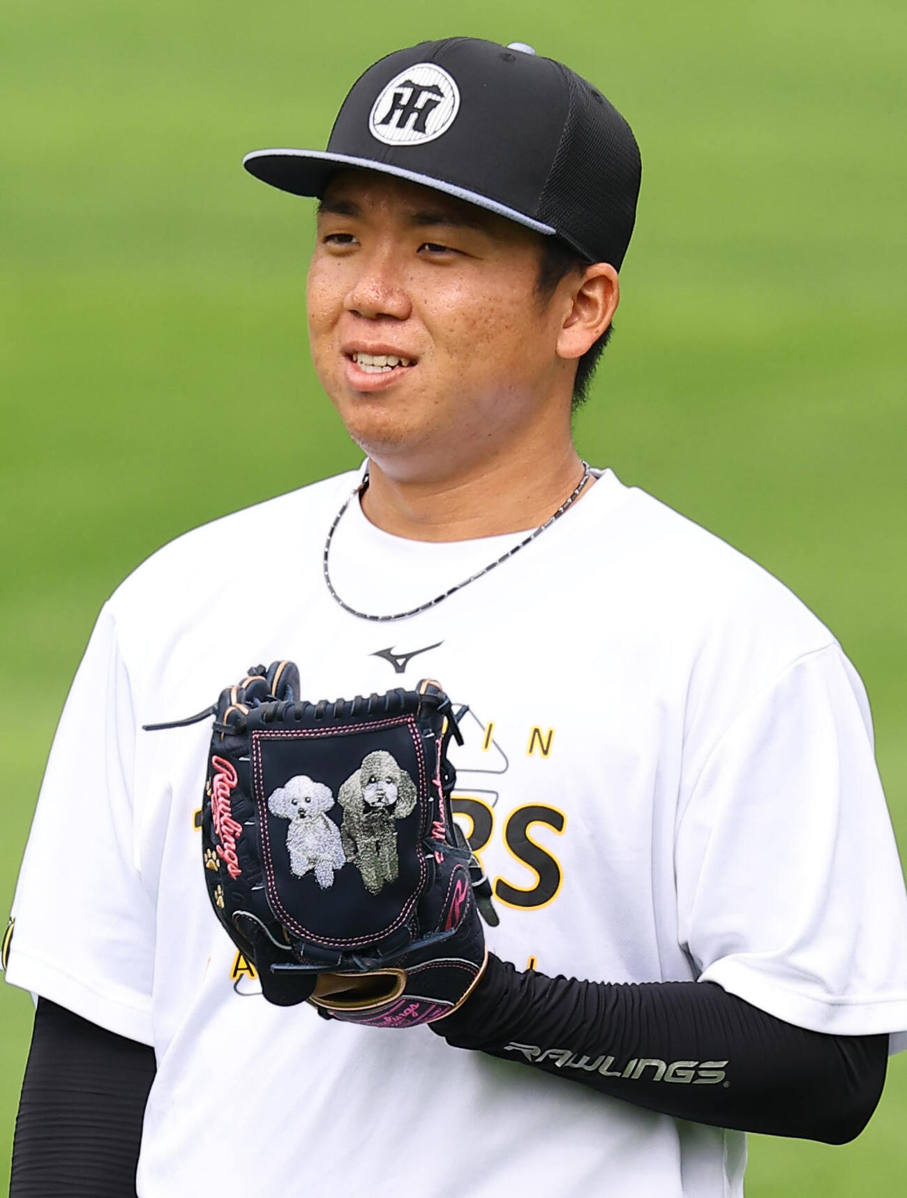 阪神対ヤクルト　キャッチボールをする阪神村上（撮影・上田博志）