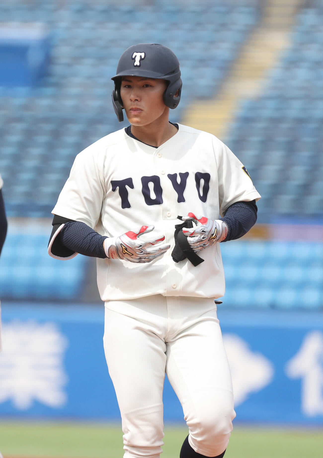 東洋大対立正大　1回表東洋大1死二、三塁、山内は中前に適時打を放つ（撮影・柴田隆二）