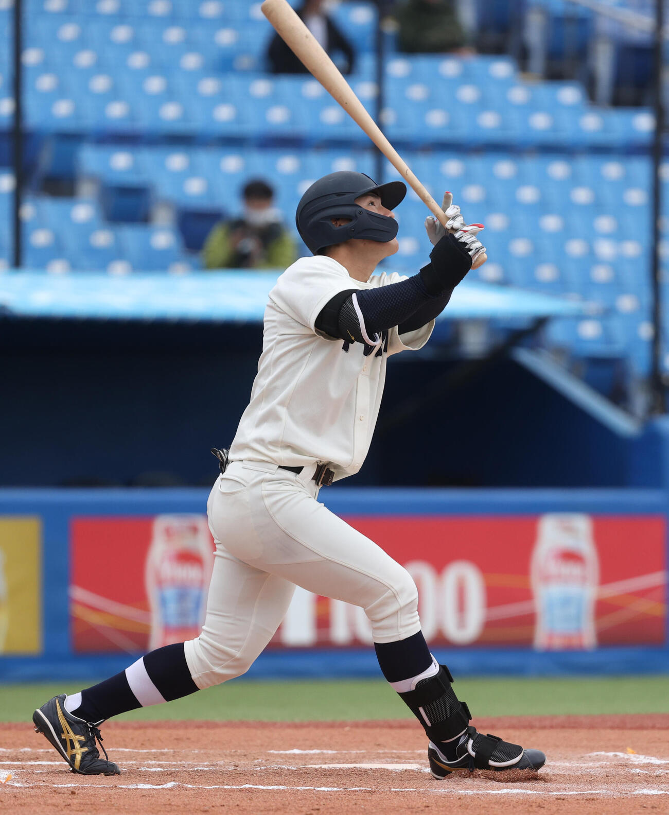 東洋大対立正大　6回表東洋大2死二塁、山内は右越えに本塁打を放つ（撮影・柴田隆二）