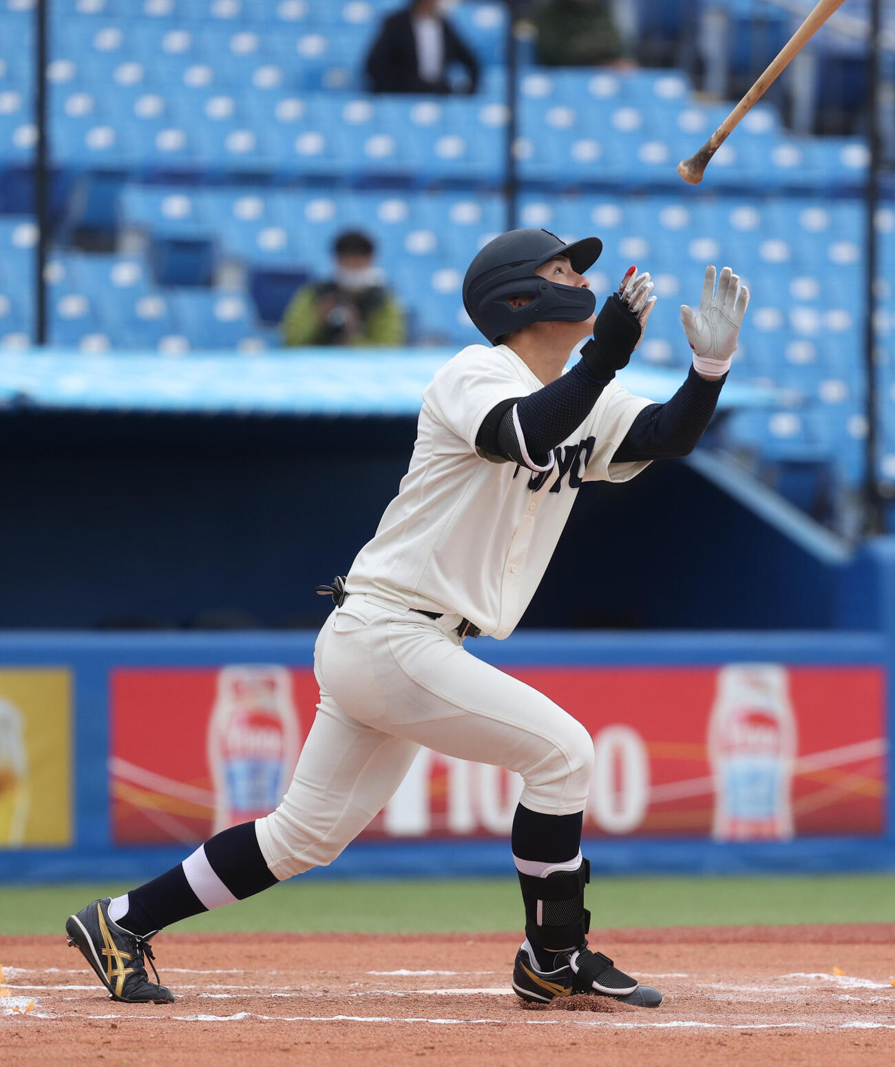 東洋大対立正大　6回表東洋大2死二塁、山内は右越えに本塁打を放つ（撮影・柴田隆二）