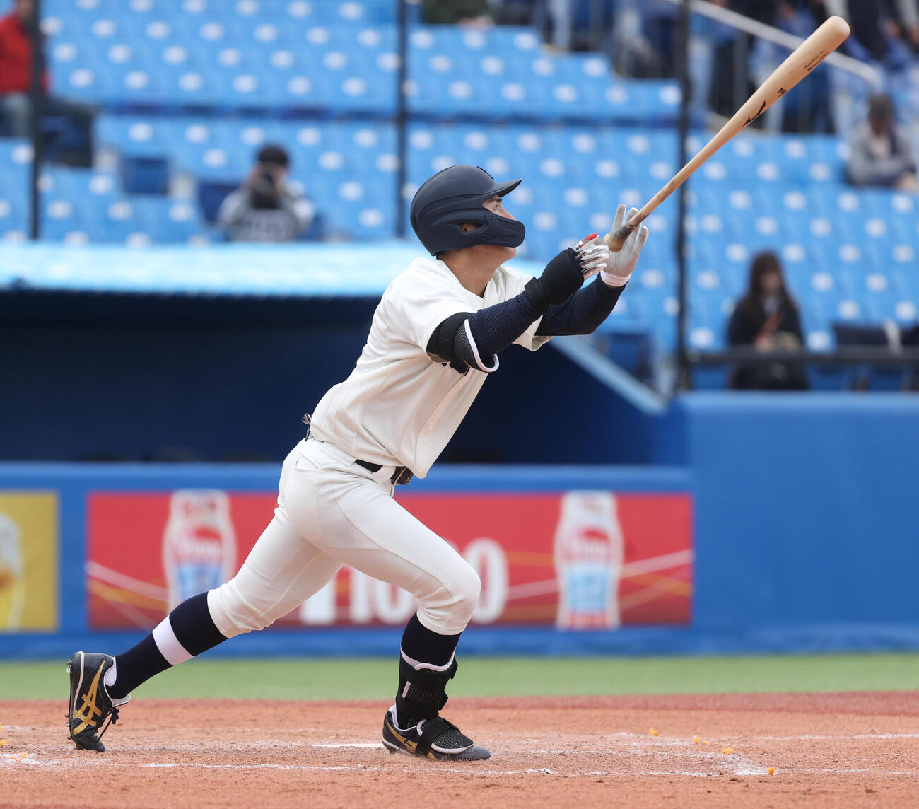 東洋大対立正大　4回表東洋大2死一塁、山内は中越えに適時三塁打を放つ（撮影・柴田隆二）