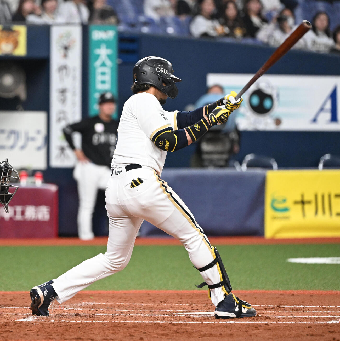 オリックス対ロッテ　3回裏オリックス1死一塁、左前打を放つ宗（撮影・和賀正仁）