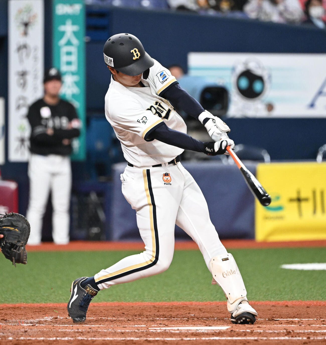 オリックス対ロッテ　3回裏オリックス2死満塁、右前適時打を放つ太田（撮影・和賀正仁）