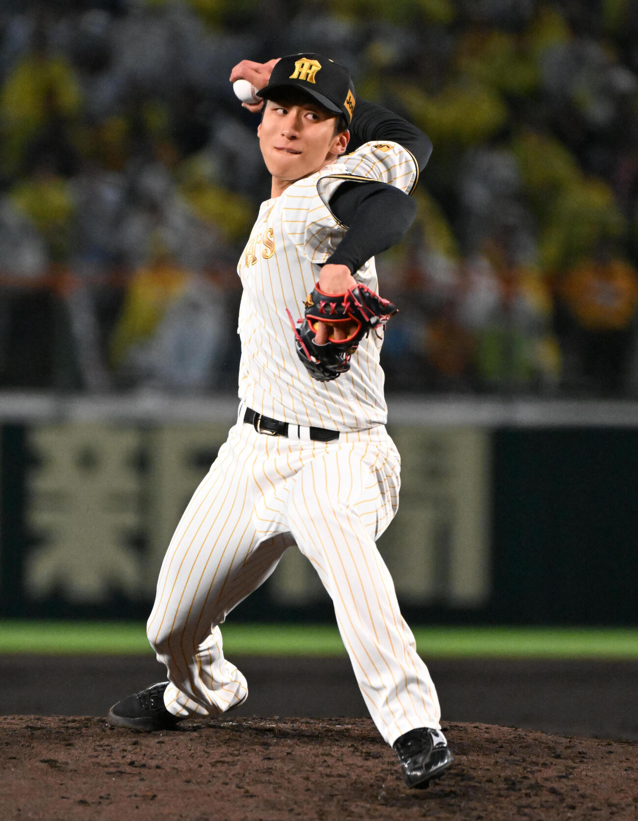 阪神対ヤクルト　力投するプロ初先発の阪神茨木（撮影・石井愛子）