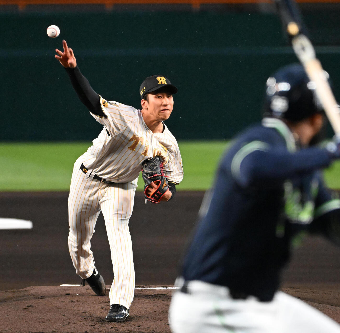 阪神対ヤクルト　力投するプロ初先発の阪神茨木（撮影・石井愛子）