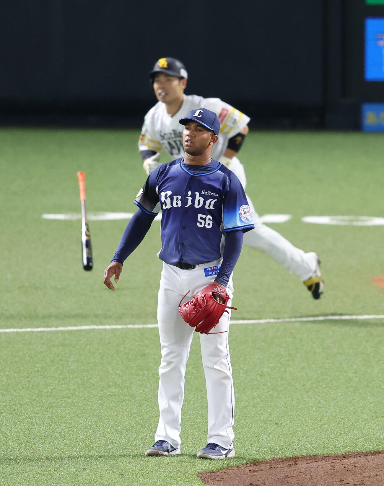 ソフバンク対西武　7回裏ソフトバンク2死一塁、近藤に右中間先制2点本塁打を浴びたラミレス（撮影・梅根麻紀）