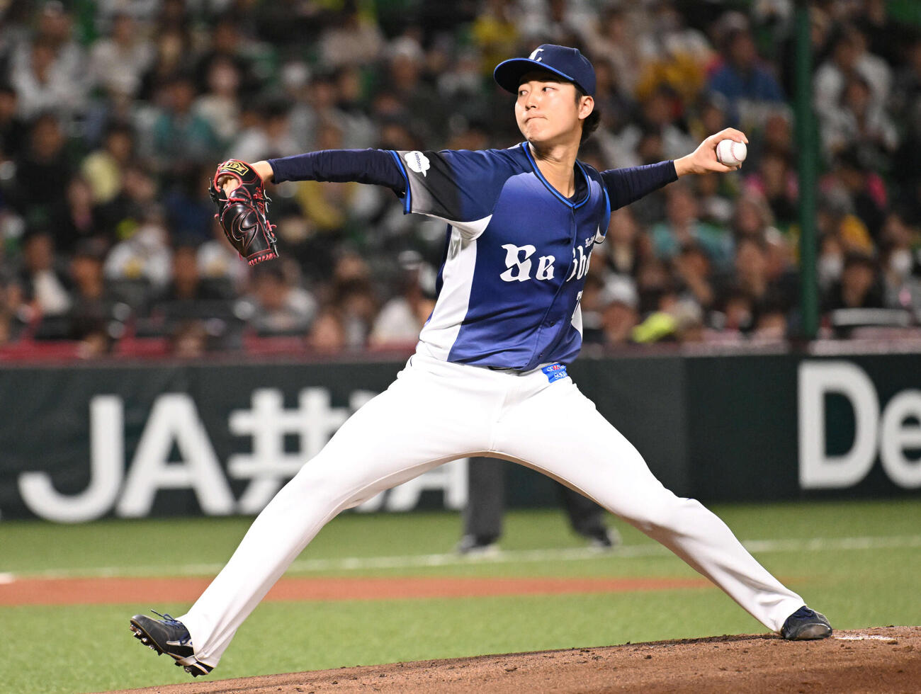 ソフトバンク対西武　西武先発の菅井（撮影・林敢治）