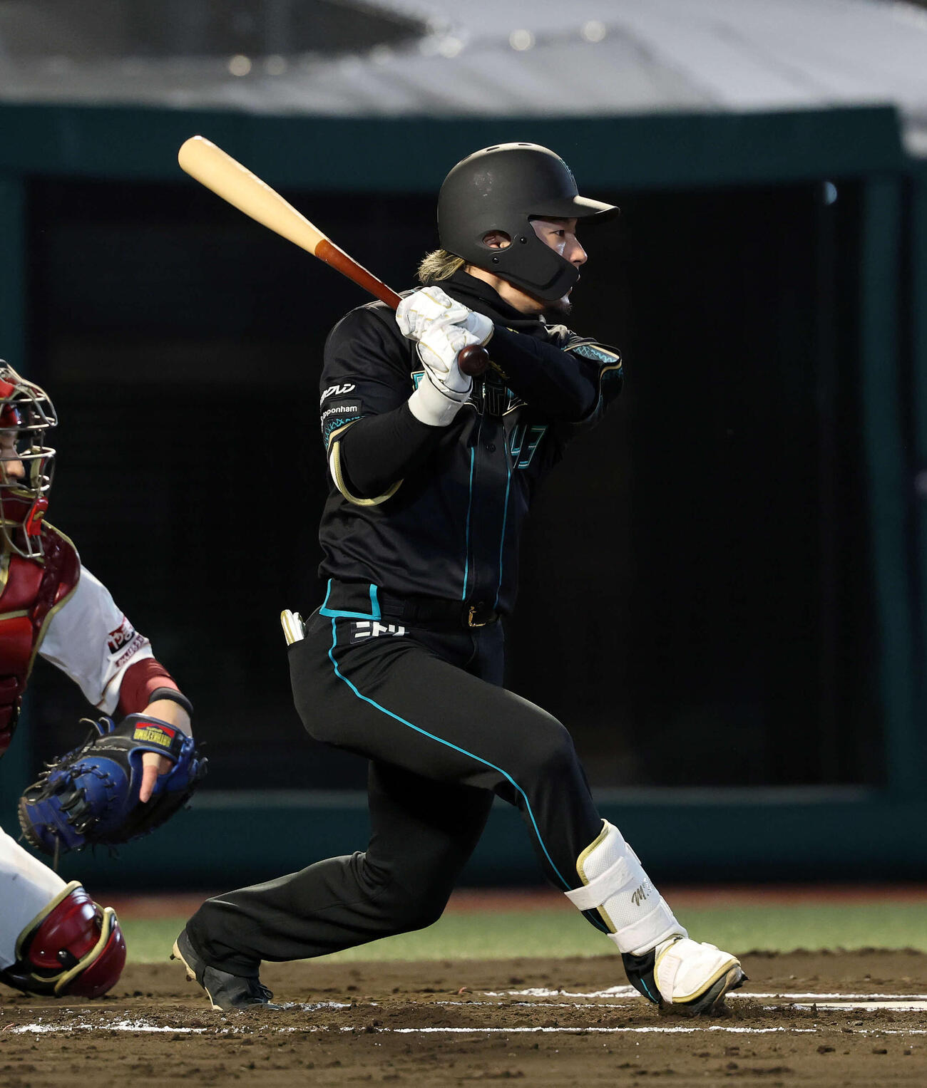 楽天対日本ハム　6回表日本ハム無死二塁、水野は中前打を放つ（撮影・鈴木正人）　