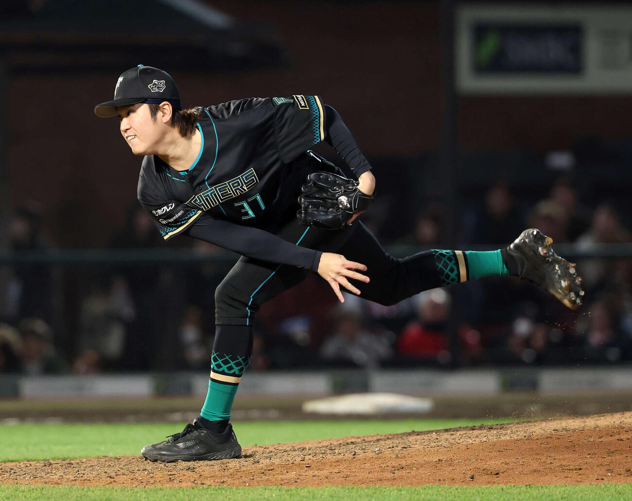 楽天対日本ハム　力投する日本ハム3番手の古林（撮影・鈴木正人）　