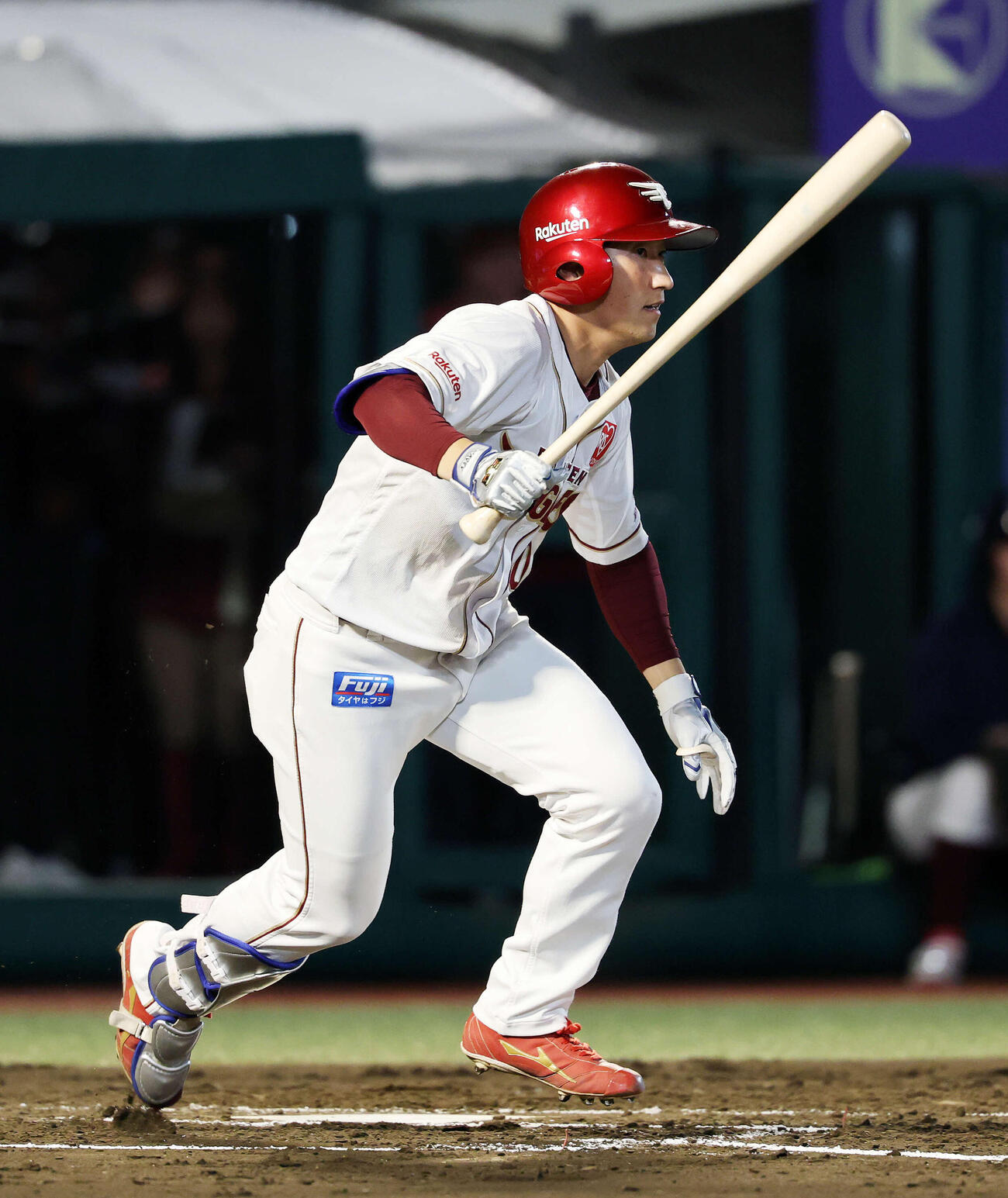 楽天対日本ハム　2回裏楽天2死、小深田は右前打を放つ（撮影・鈴木正人）　