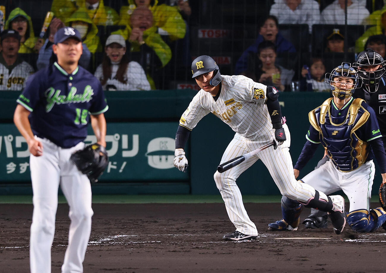 阪神対ヤクルト　4回裏阪神無死二塁、大山は適時打を放つ（撮影・上田博志）