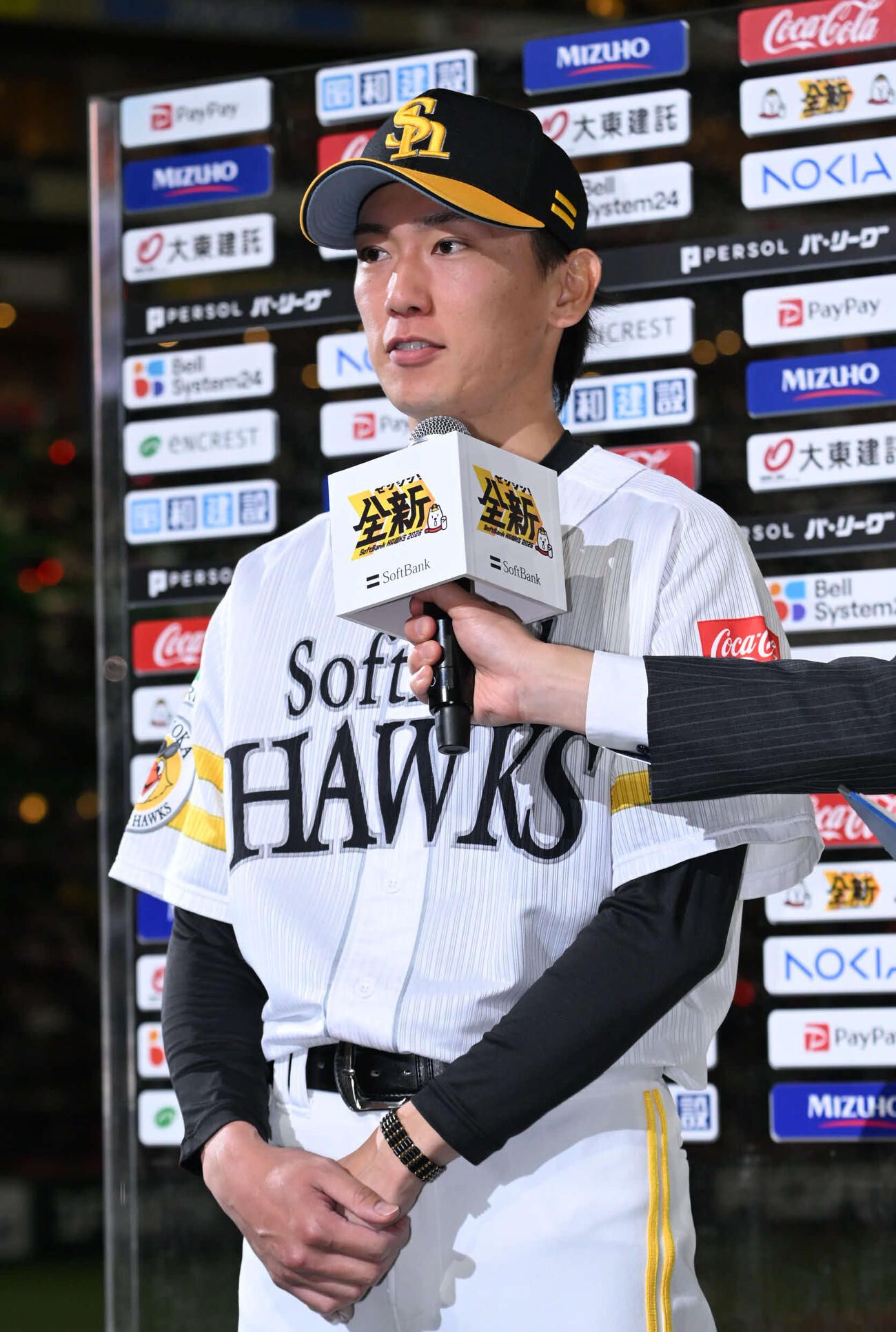 ソフトバンク対西武　ヒーローインタビューに応じる大津（撮影・林敢治）