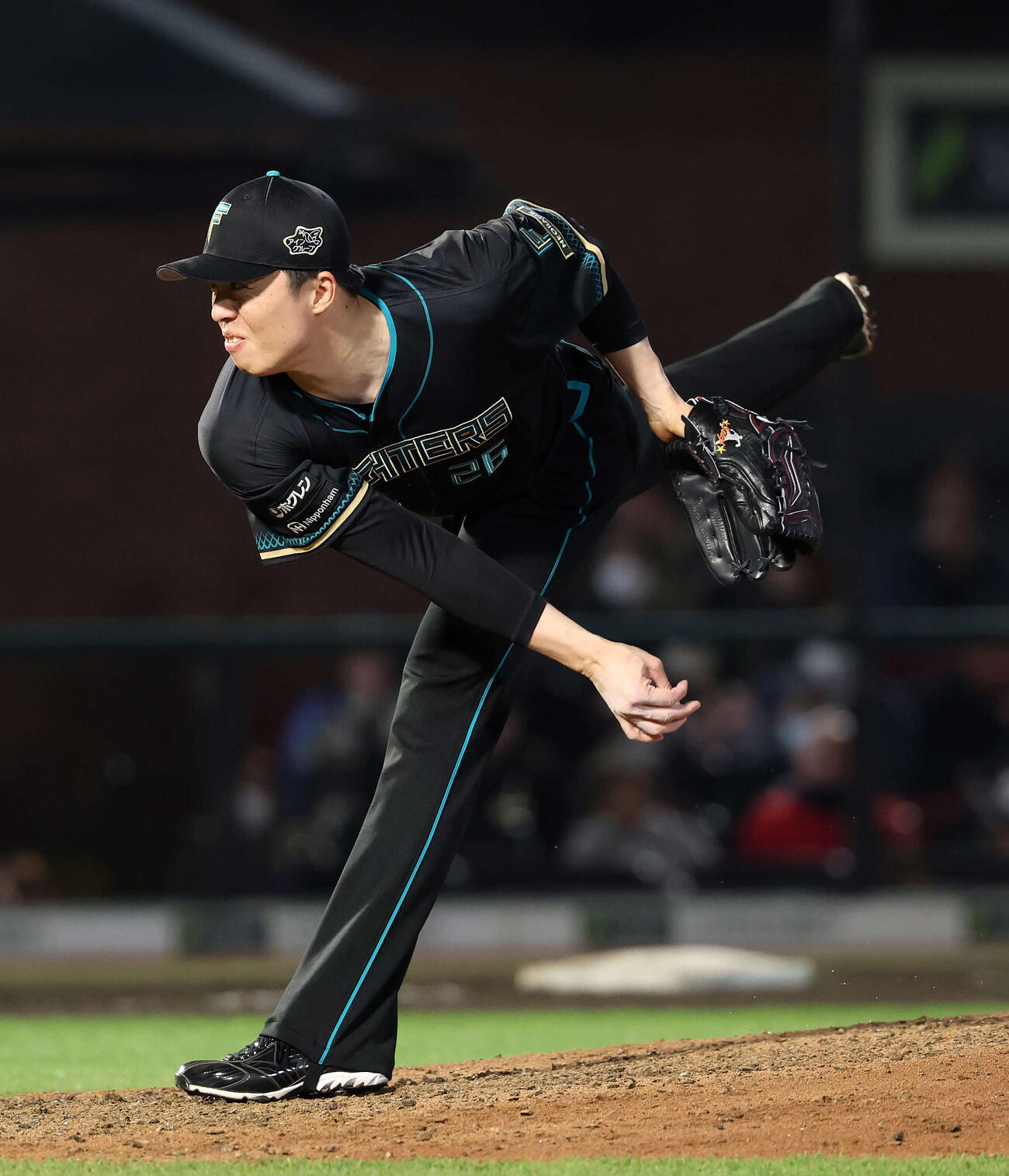 楽天対日本ハム　力投する日本ハム4番手の田中（撮影・鈴木正人）　