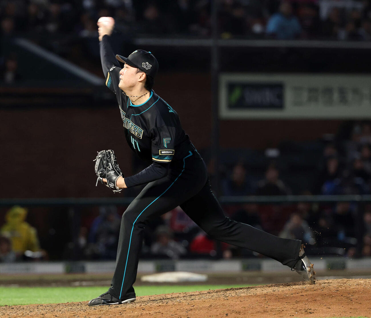 楽天対日本ハム　力投する日本ハム5番手の柳川（撮影・鈴木正人）　