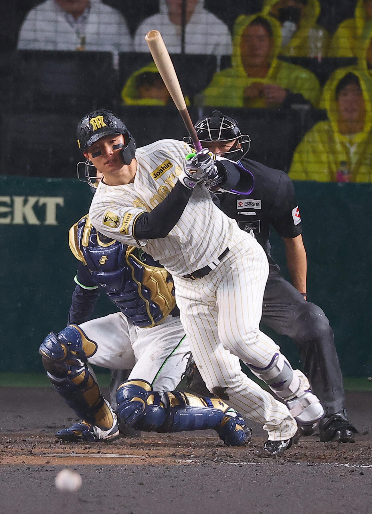 阪神対ヤクルト　7回裏阪神2死一塁、森下は安打を放つ（撮影・上田博志）