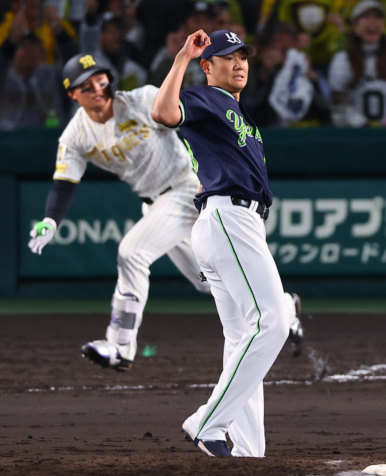 阪神対ヤクルト　4回裏阪神無死、奥川は森下に先制ソロ本塁打を浴びる（撮影・上田博志）