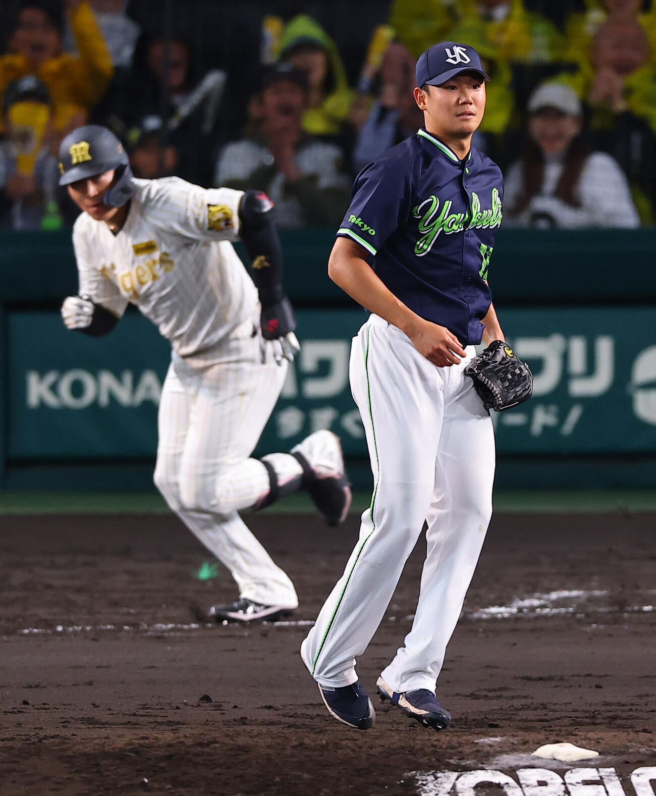 阪神対ヤクルト　4回裏阪神無死二塁、奥川は大山に適時打を浴びる（撮影・上田博志）