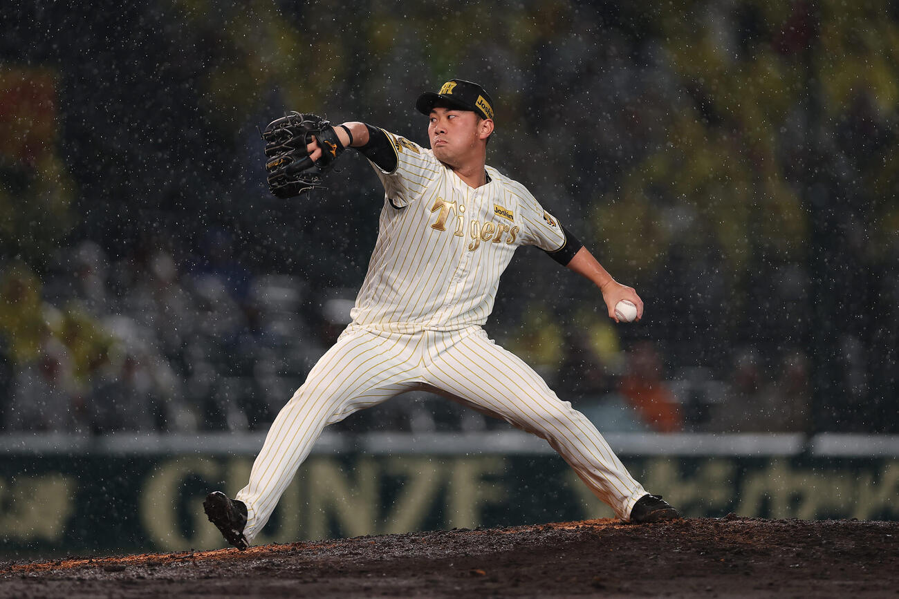 阪神対ヤクルト　阪神2番手の桐敷（撮影・前田充）