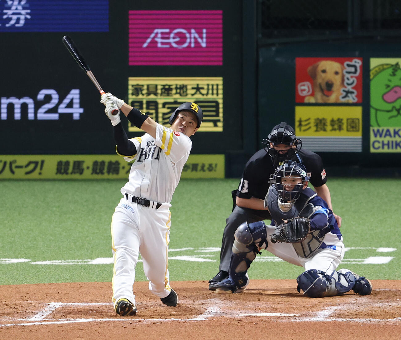 2026年4月9日　先制2点本塁打を放つソフバンク近藤健介