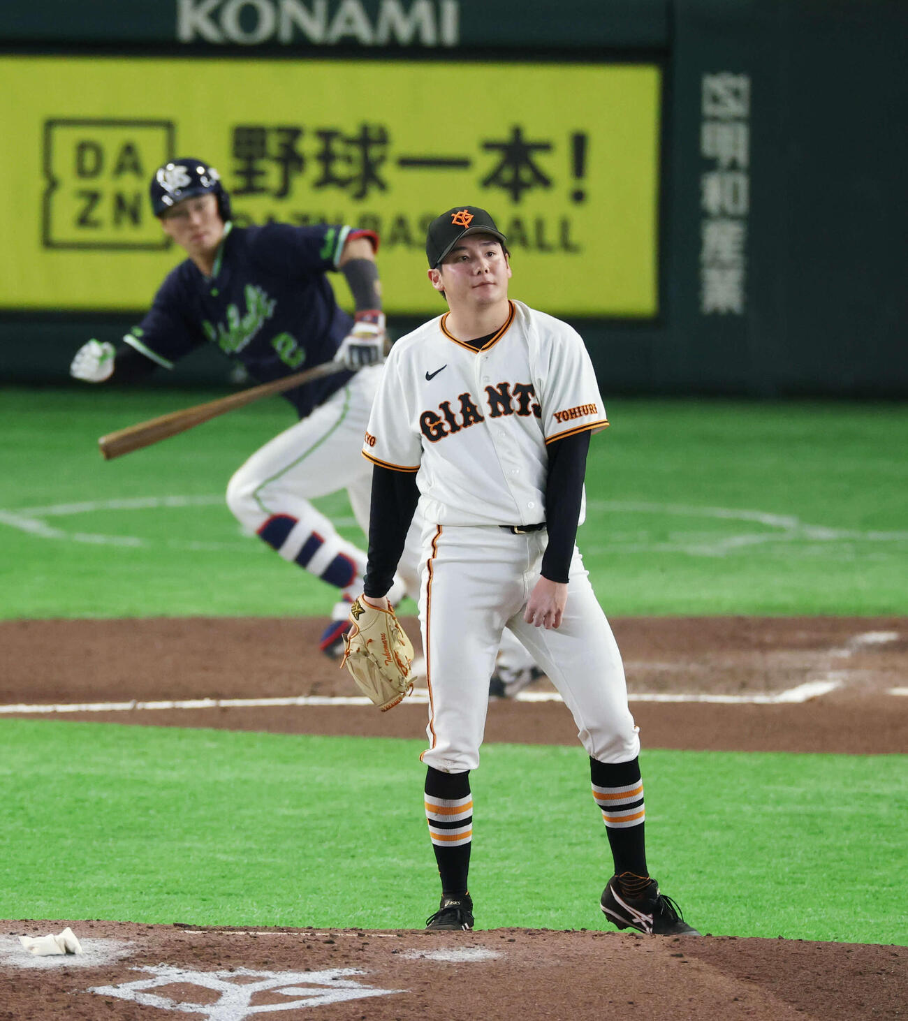 巨人対ヤクルト　6回表ヤクルト1死、古賀に安打を浴びる竹丸（撮影・増田悦実）