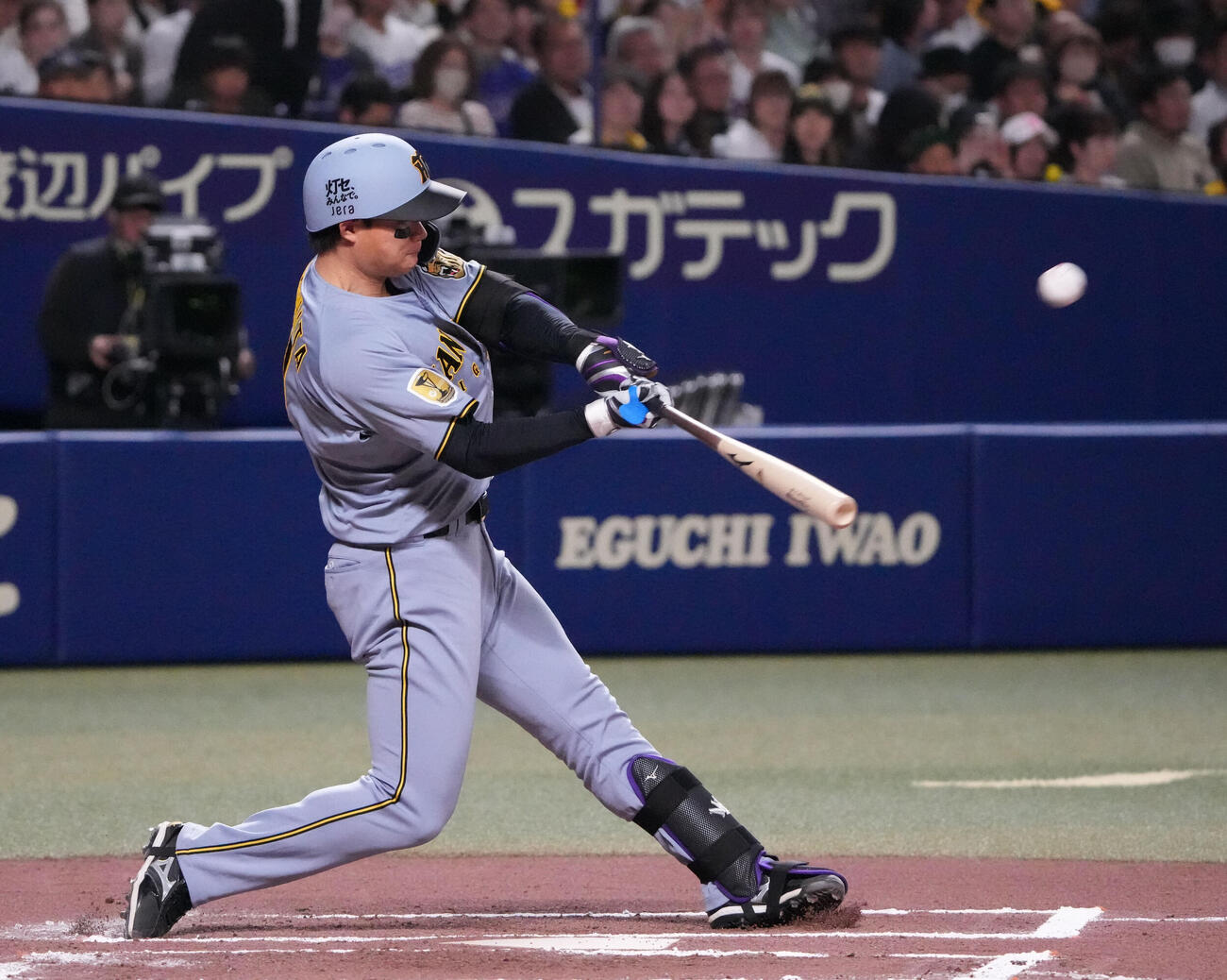 中日対阪神　6回表阪神1死、本塁打を放つ森下（撮影・森本幸一）