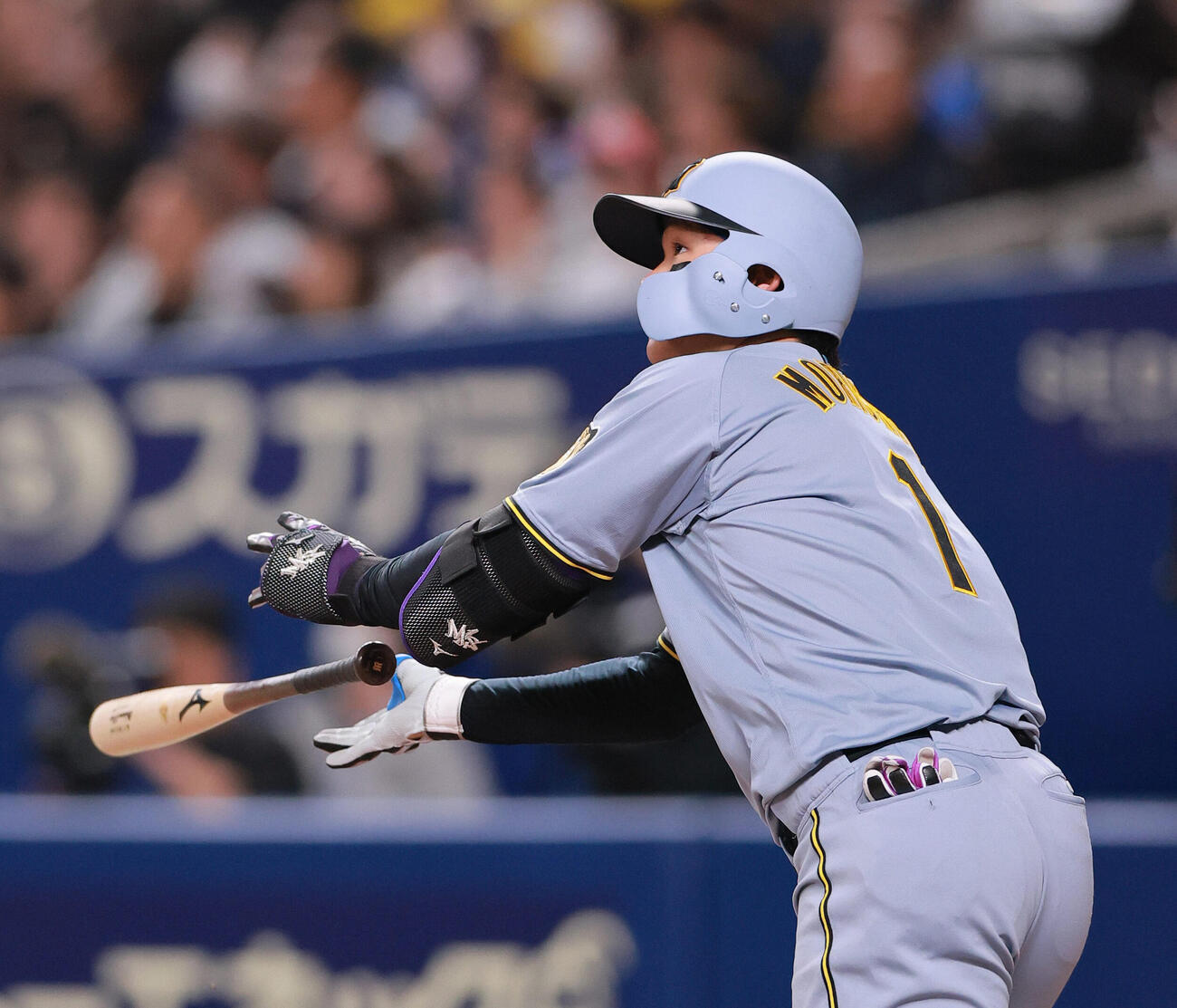 中日対阪神　6回表阪神1死、ソロ本塁打を放つ森下（撮影・上山淳一）