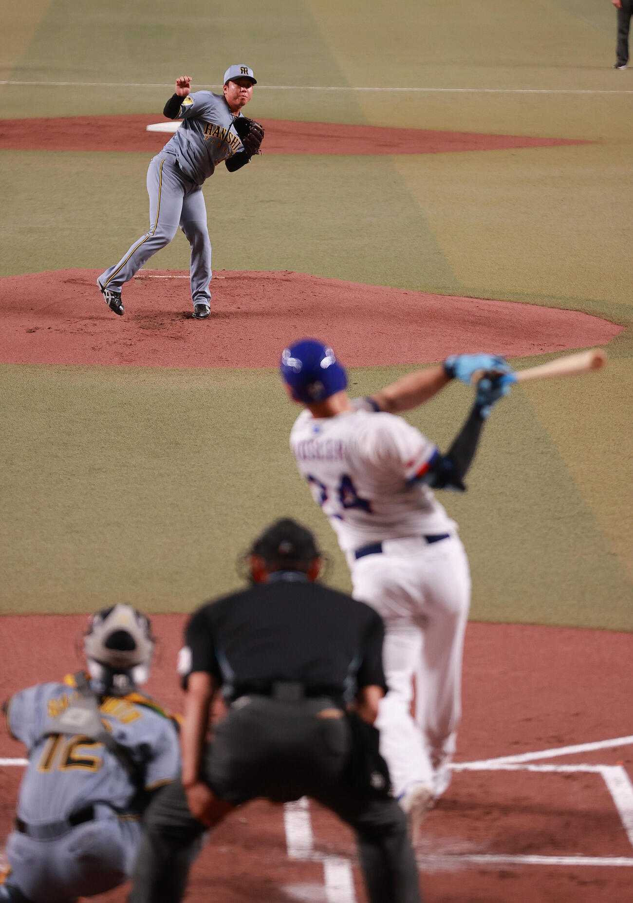 中日対阪神　1回裏中日2死、村上はボスラーを二ゴロに仕留める（撮影・上山淳一）