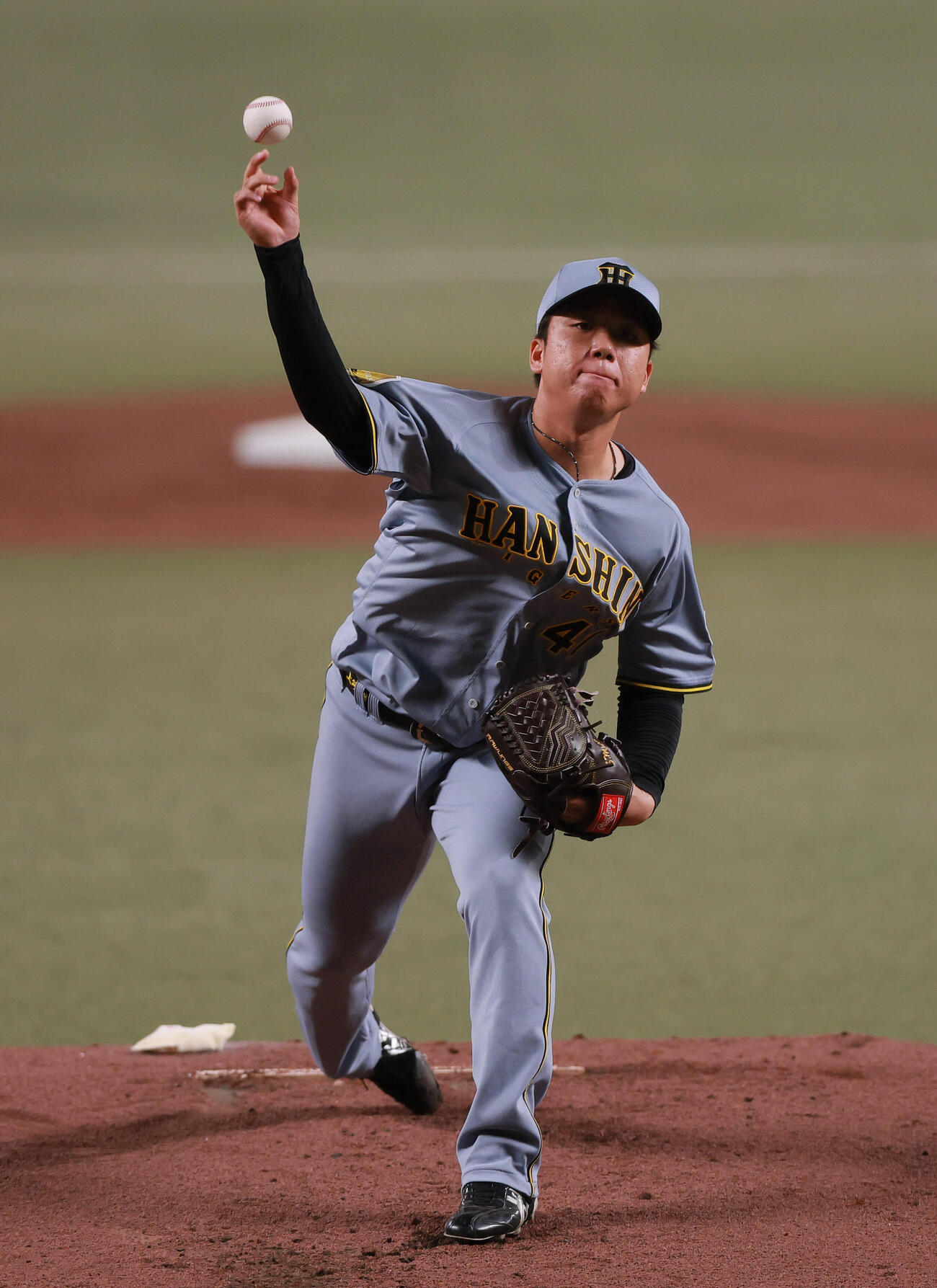 中日対阪神　1回裏中日2死、ボスラーにスローボールを投げる村上（撮影・上山淳一）