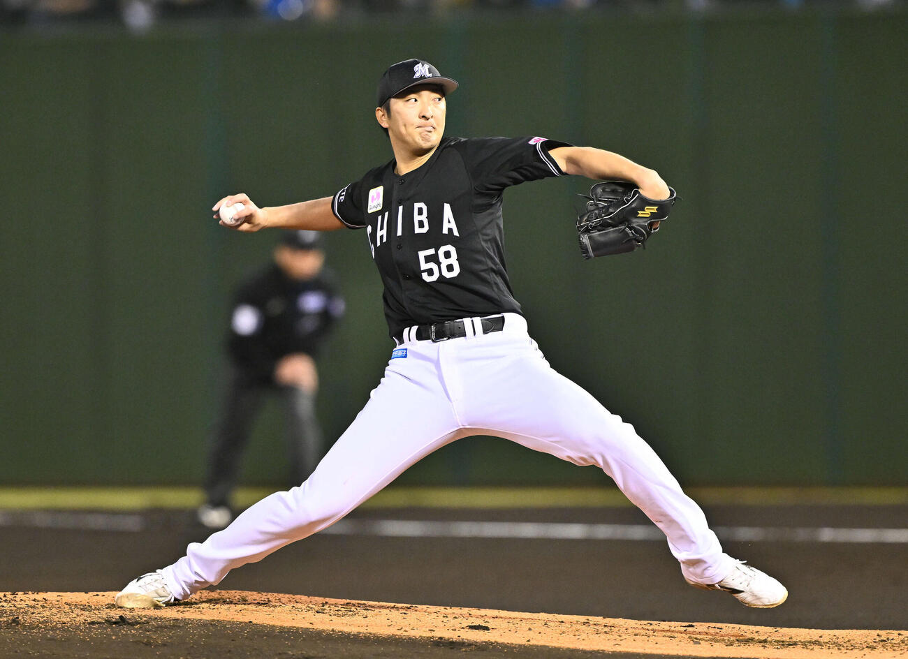 西武対ロッテ　ロッテ先発の河村（撮影・滝沢徹郎）