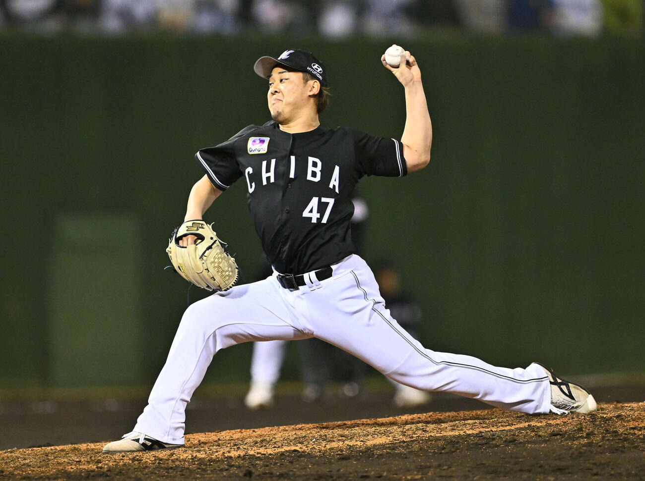 西武対ロッテ　ロッテ3番手の鈴木（撮影・滝沢徹郎）