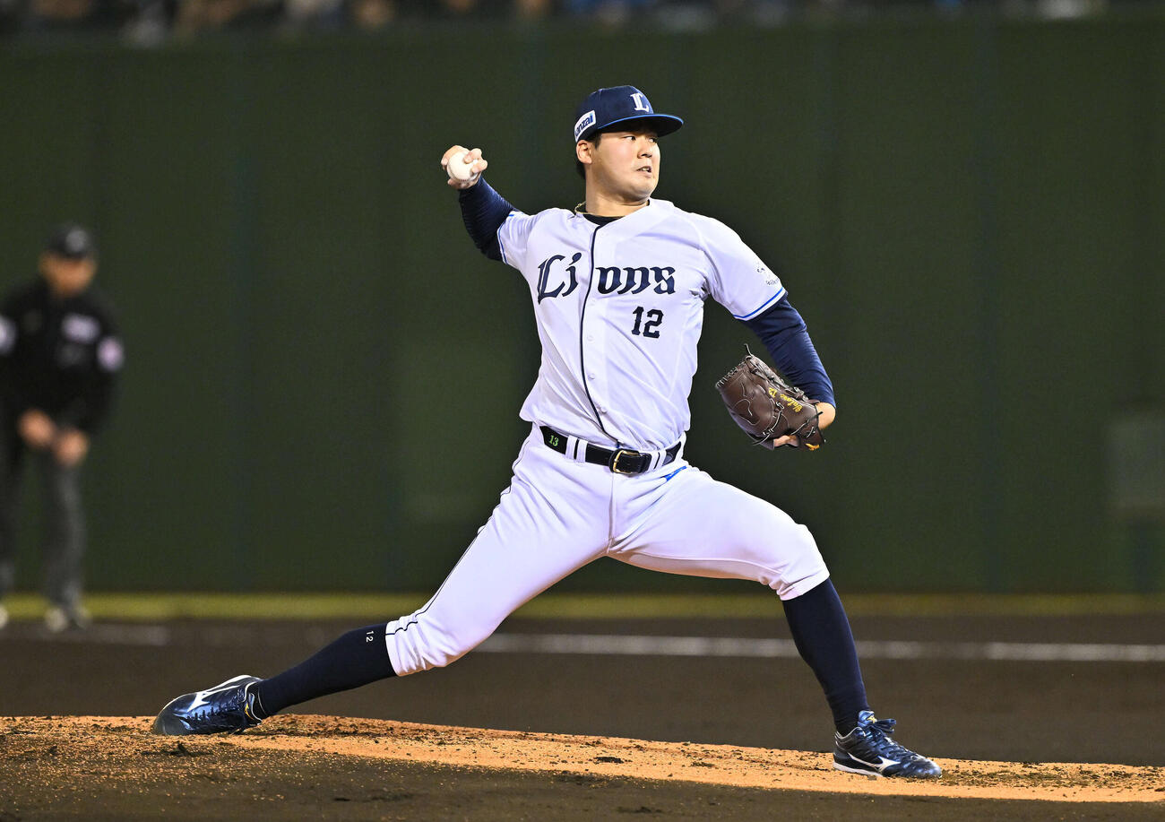 西武対ロッテ　西武先発の渡辺（撮影・滝沢徹郎）